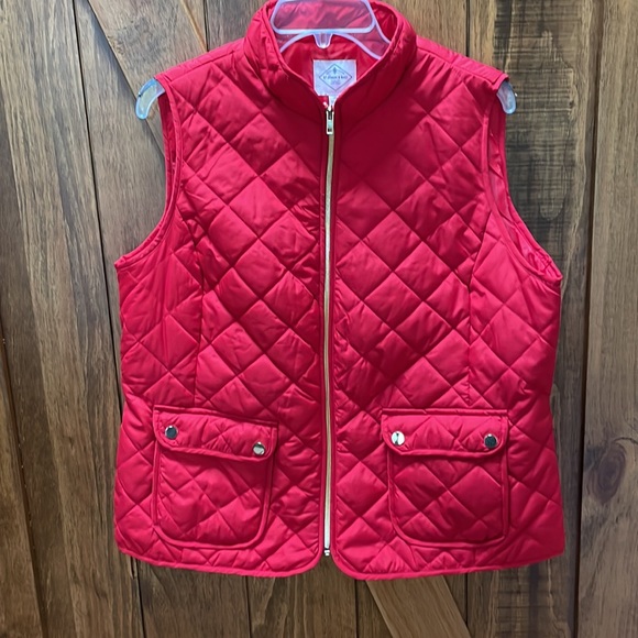 Red XL St John’s Bay vest with gold accents - Picture 4 of 6